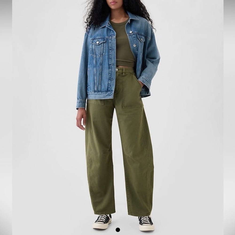 GAP Mid Rise Twill Barrel Pant